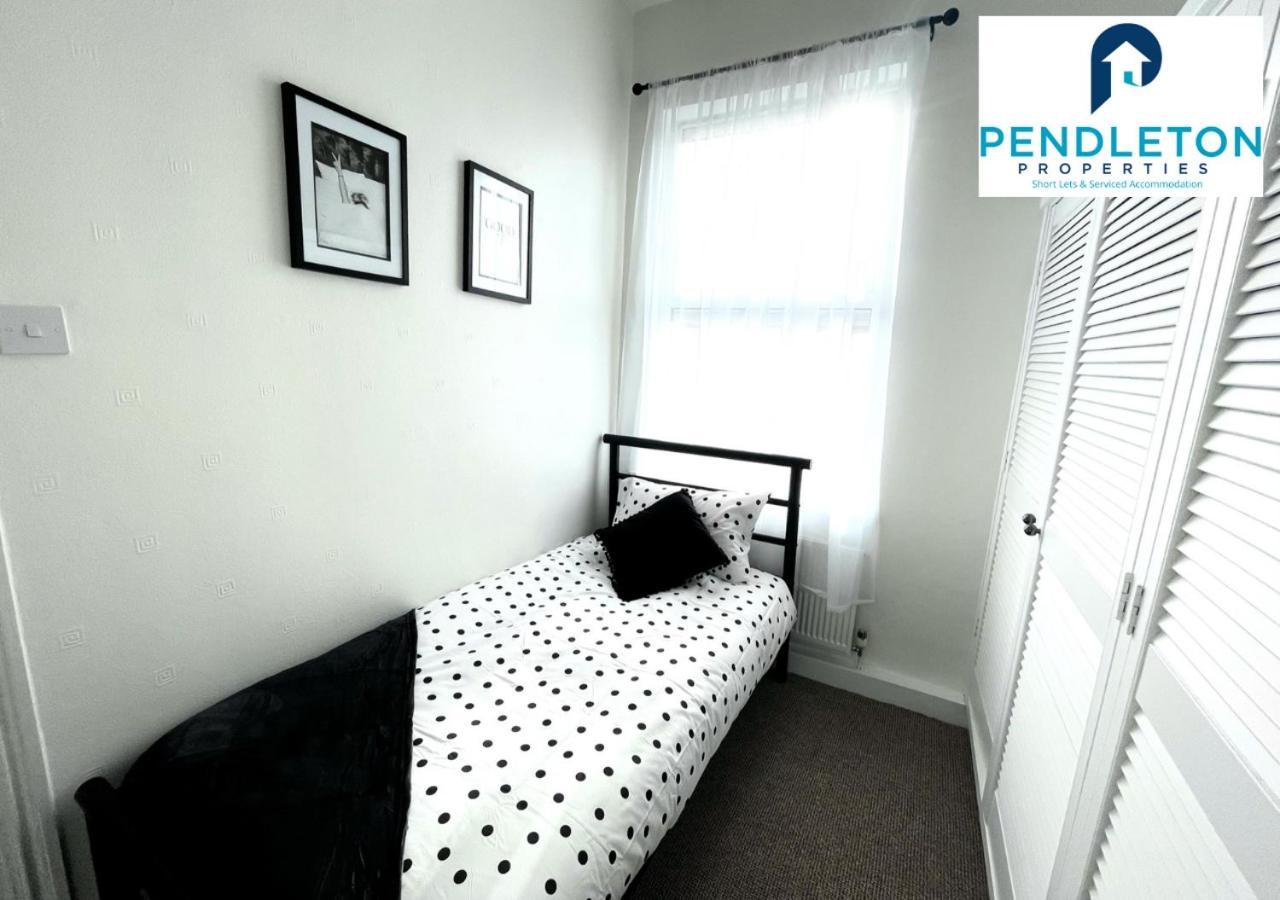 Villa Modern 3 Bed House With Free Parking And Wi-Fi Preston  Exterior foto